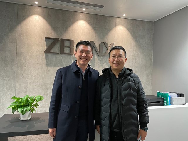 岳鹏和ZBANX天使投资人愉快会面